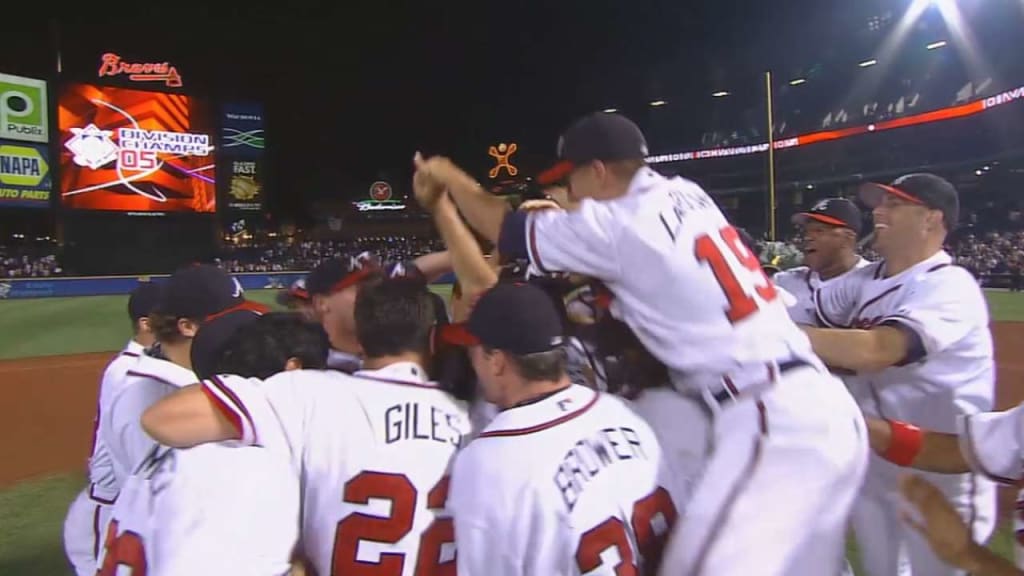 Braves clinch 14th straight, 09/27/2005