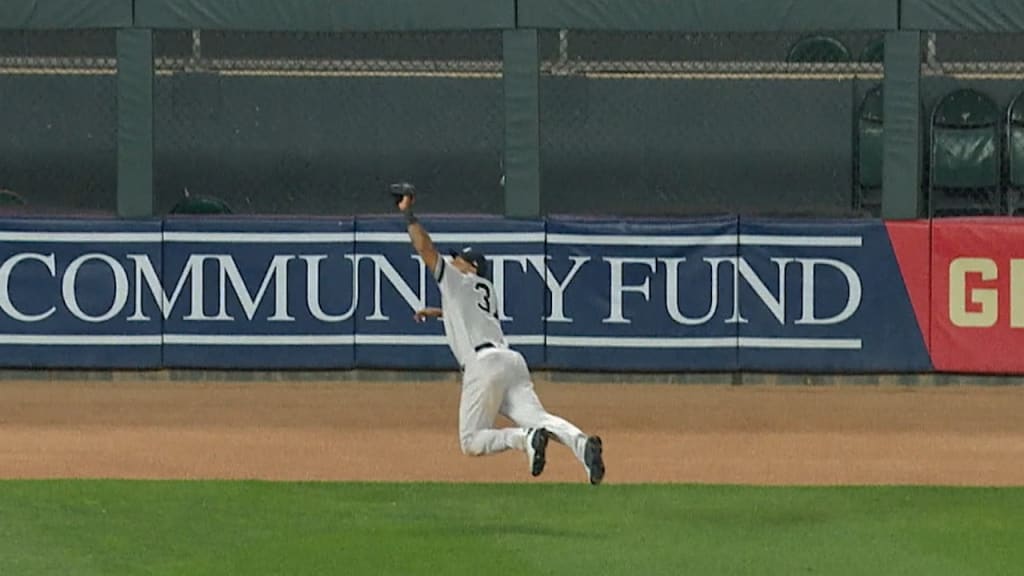 AARON HICKS WITH AN AMAZING GAME WINNING CATCH AGAINST THE TWINS