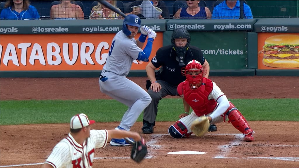 Gavin Lux's Comical Reactions To Dodgers Teammates' Home Run