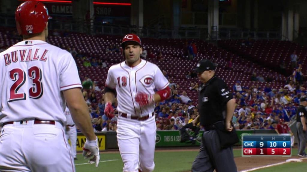 Votto gets 2,000th hit, Reds hand Cubs 12th straight loss