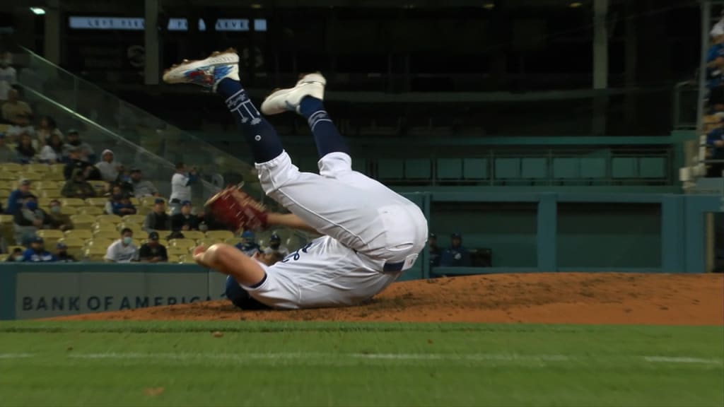 Bauer Dodges A Hosmer Comebacker 04 24 2021 Los Angeles Dodgers
