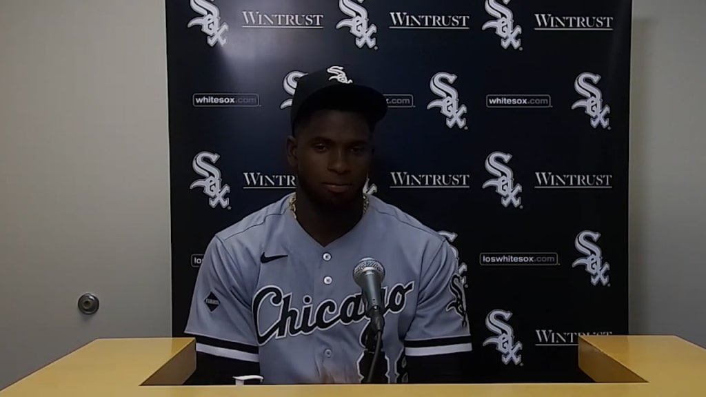 Luis Robert gets big hits White Sox in 1st place