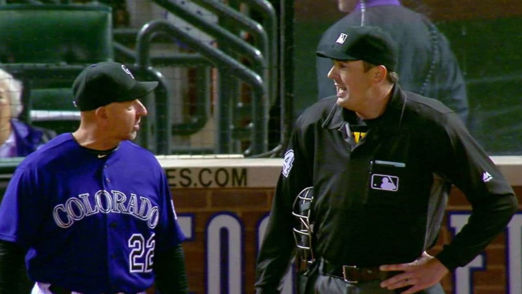 Umpiring crew hitches a ride on Twins' flight