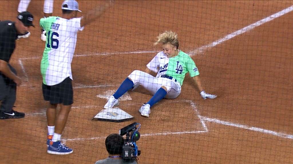 JoJo Siwa shows off her athletic side while playing in MLB All-Star  Celebrity Softball Game
