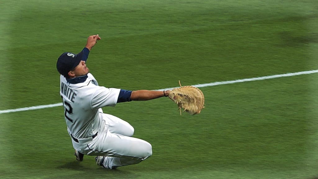 White and gold baseball glove clearance