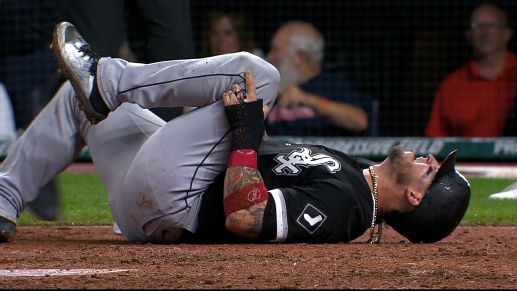 Yasmani Grandal out 4-6 weeks with torn tendon in left knee
