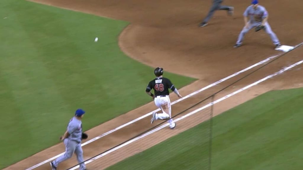 New York Mets Pitcher Bartolo Colon makes an awesome flip play