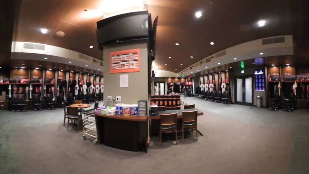 Murphy Giants Clubhouse Tour 04 05 18 Mlb Com