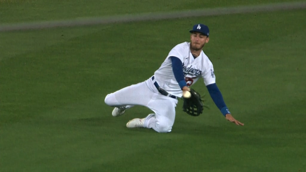 Cody Bellinger makes the catch, 04/29/2022