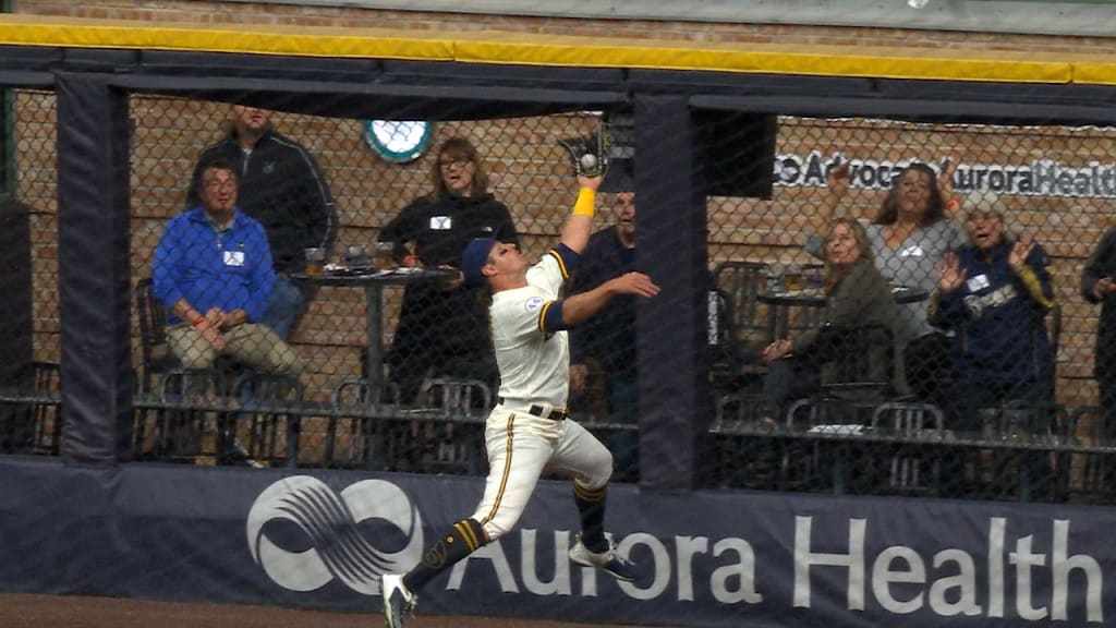 Play of the Day: Hunter Renfroe Has An Unreal No-Look Over The Shoulder  Catch