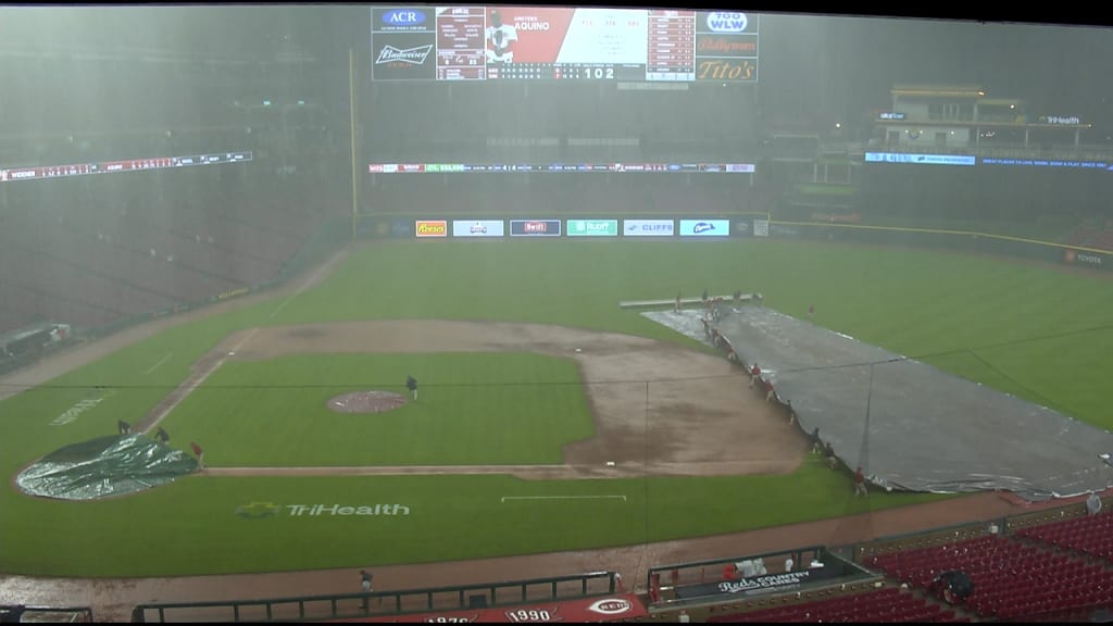 Opening Day: Miami Marlins forgot to close roof, had rain delay