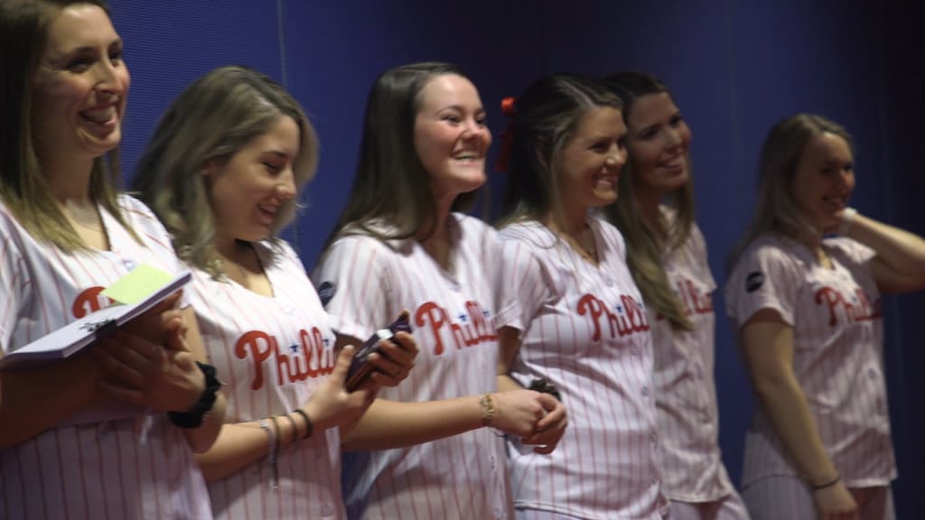 phillies ball girl 2023