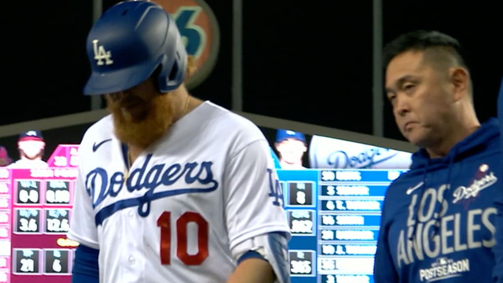 Justin Turner exits in 7th, 10/20/2021