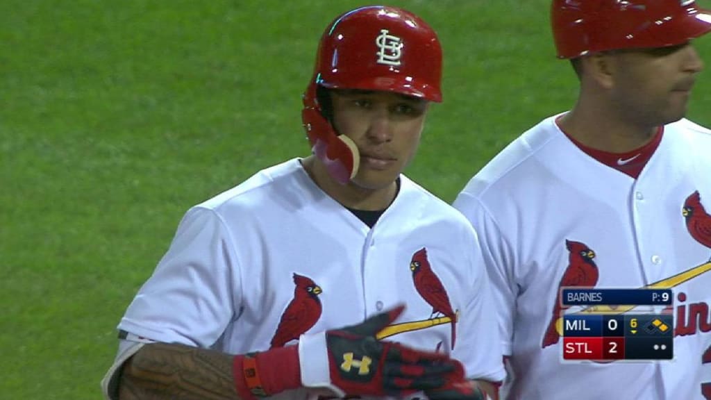 Watch: Kolten Wong makes acrobatic stop, gets runner on falling