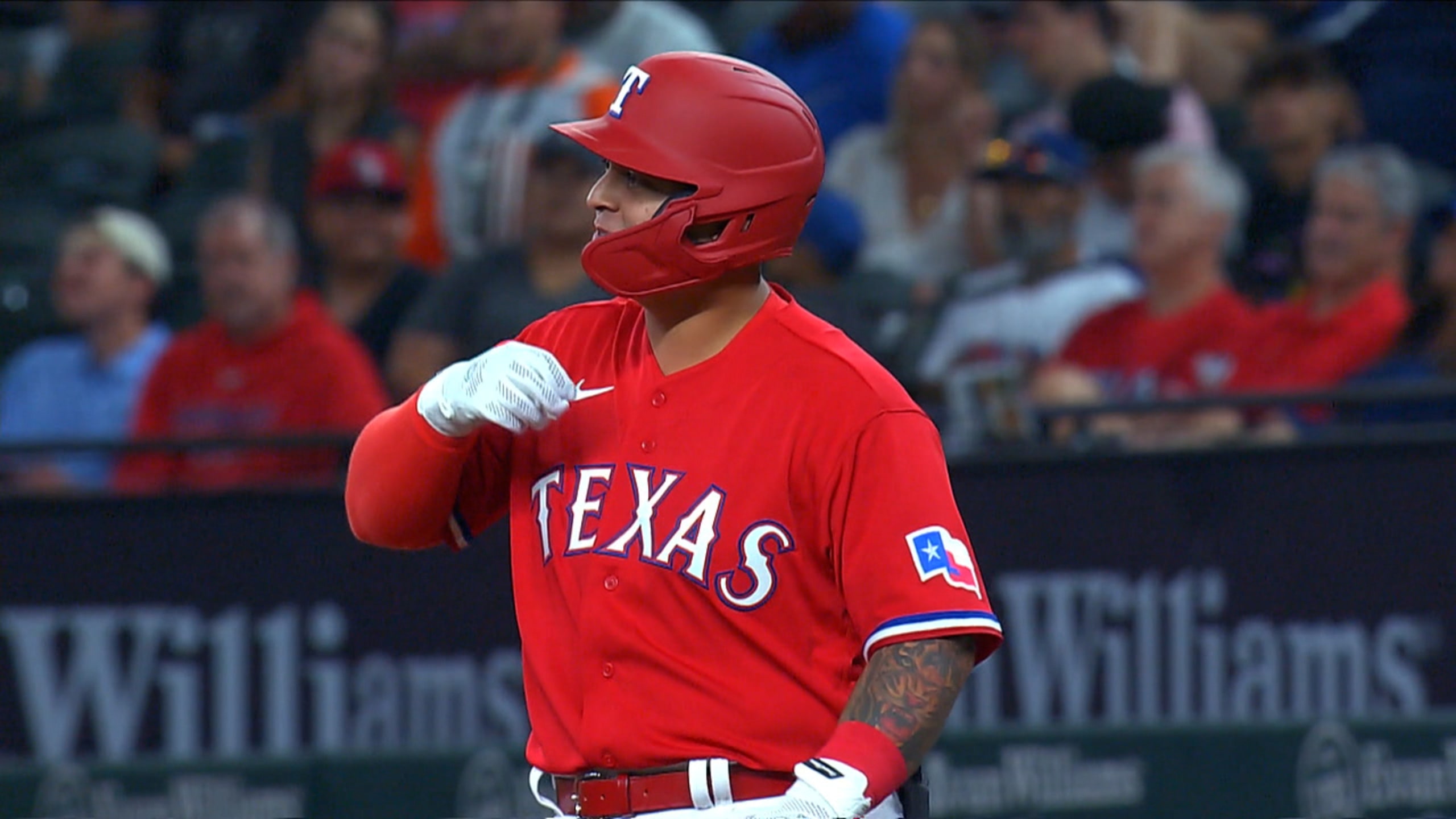 Yohel Pozo's first MLB hit