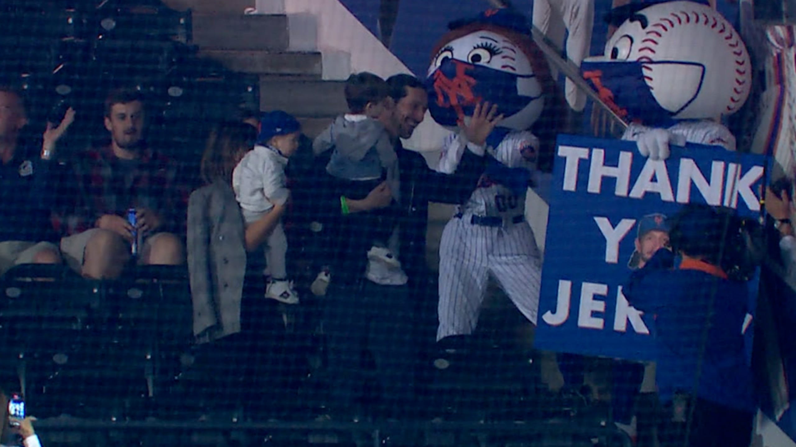 Jerry Blevins recibe ovación