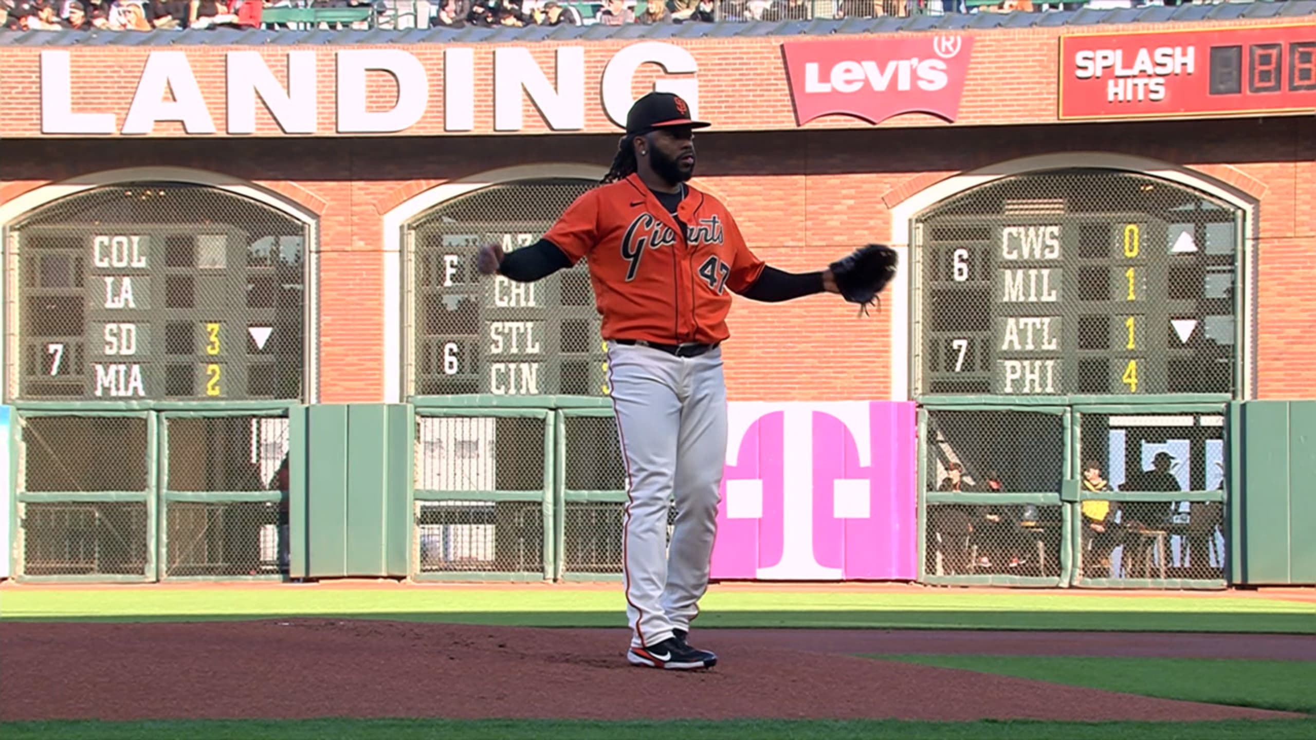 Report: Johnny Cueto headed to disabled list with strained lat 