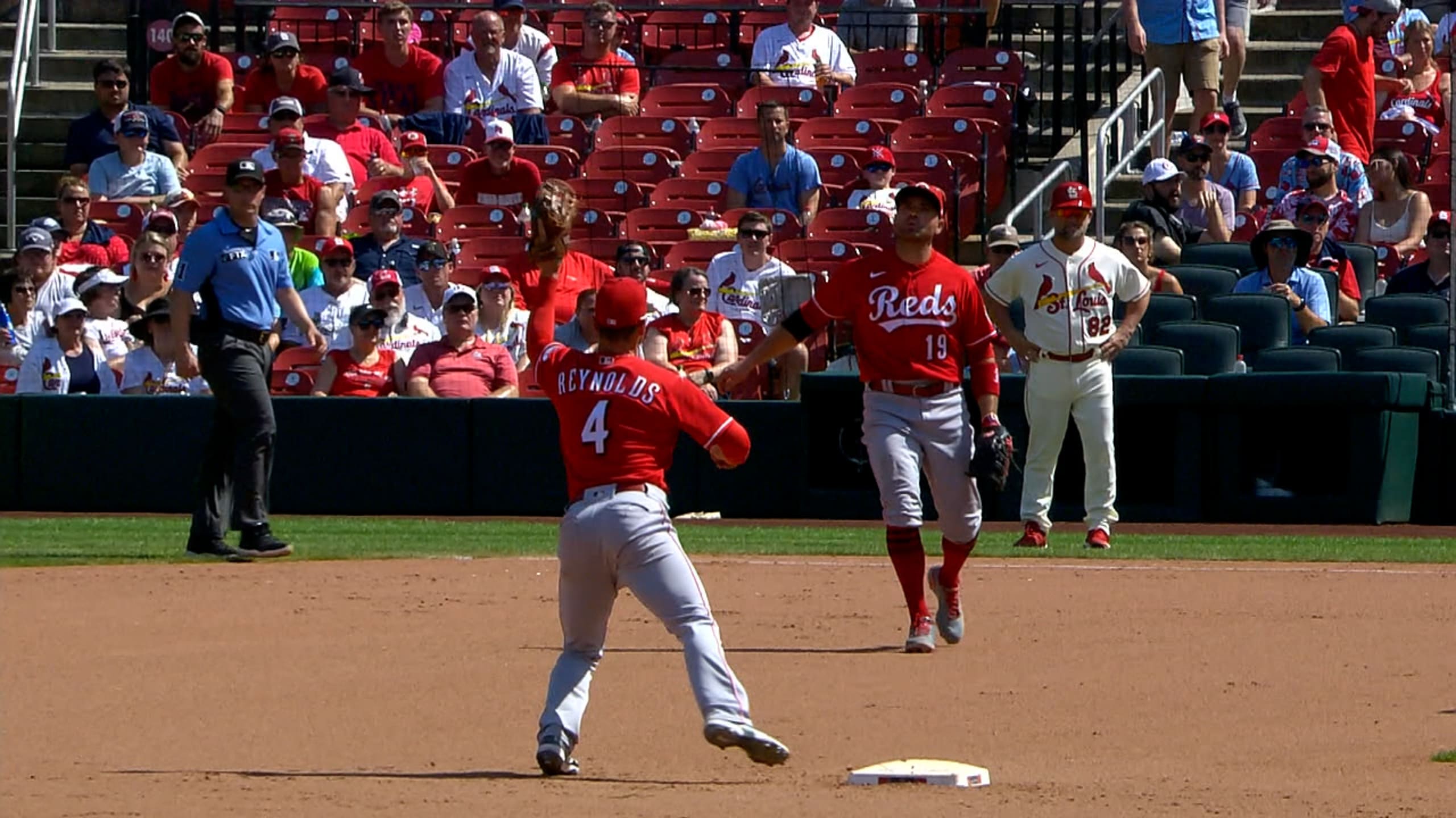 Andrew Knizner reaches safely