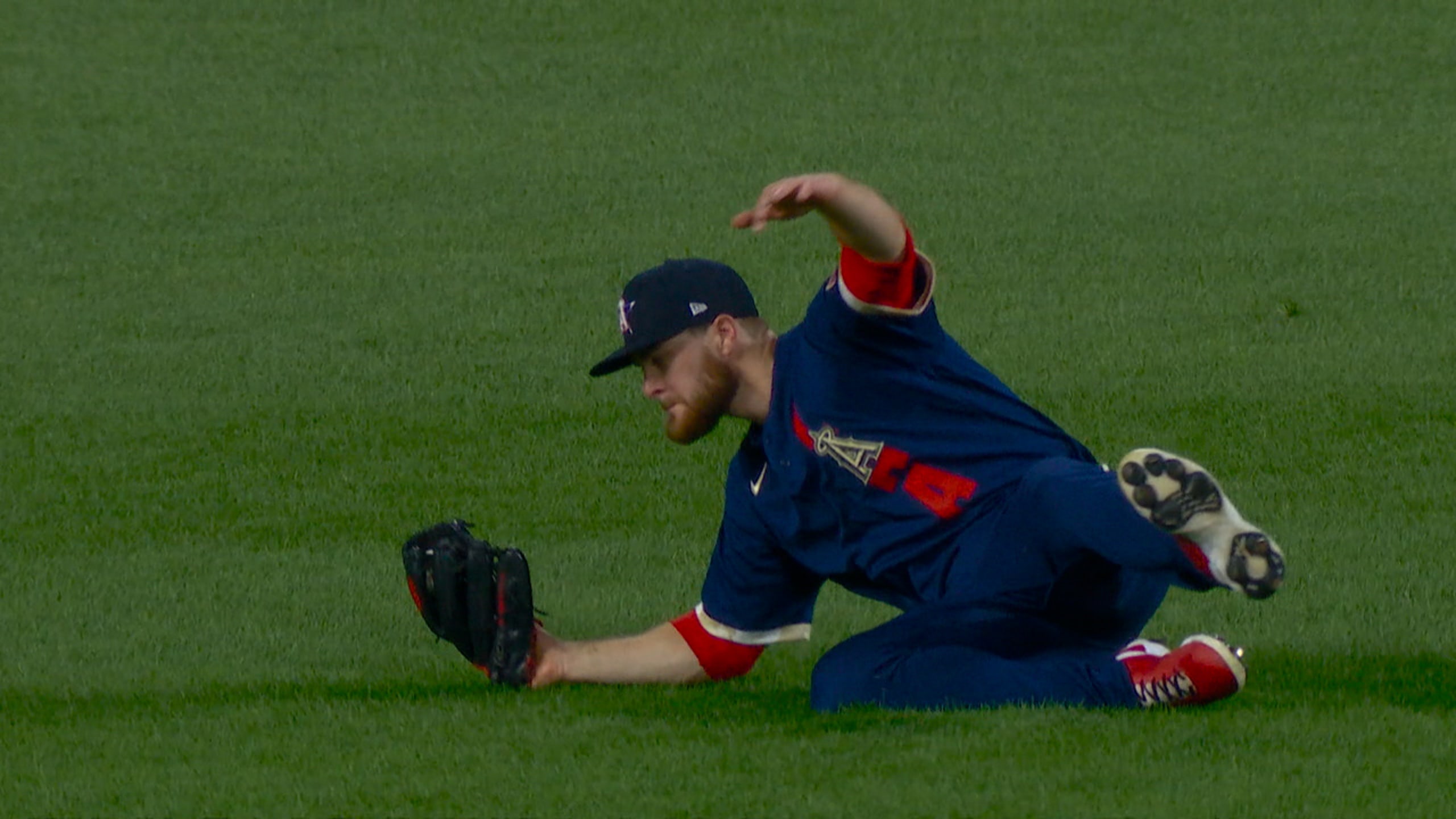 Shohei Ohtani picks up win, Jared Walsh makes game-saving catch in