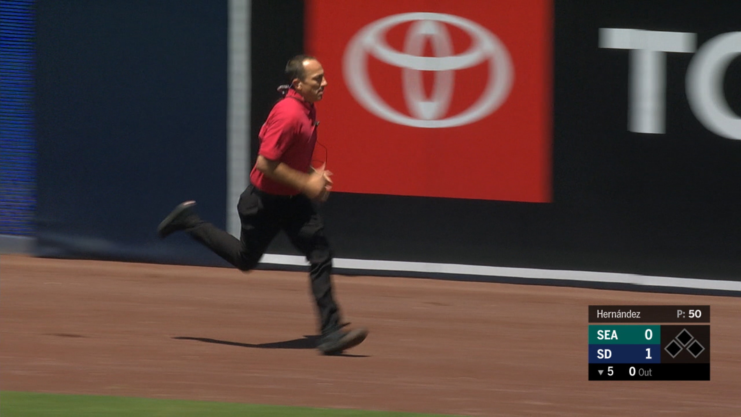security-guard-stuck-in-outfield