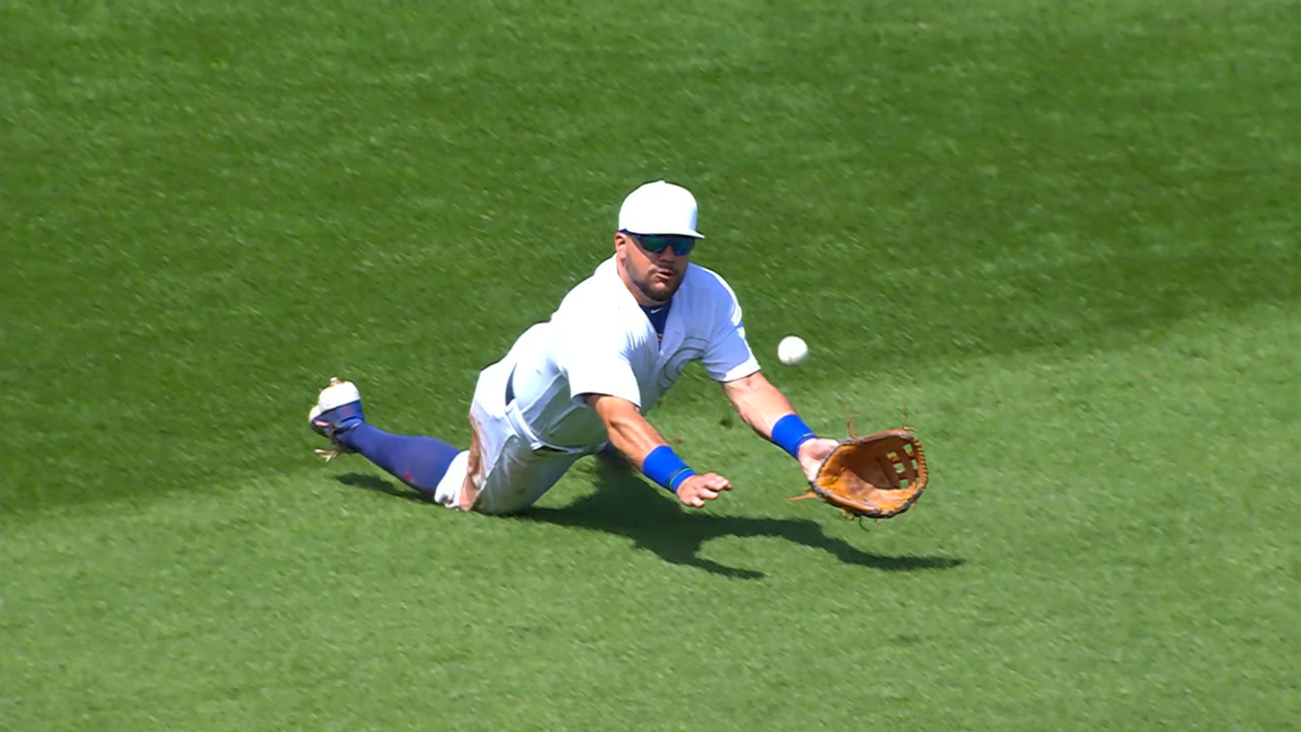 Diving in vain: Washington Nationals' Kyle Schwarber misses sprawling  catch, leaves game - Federal Baseball