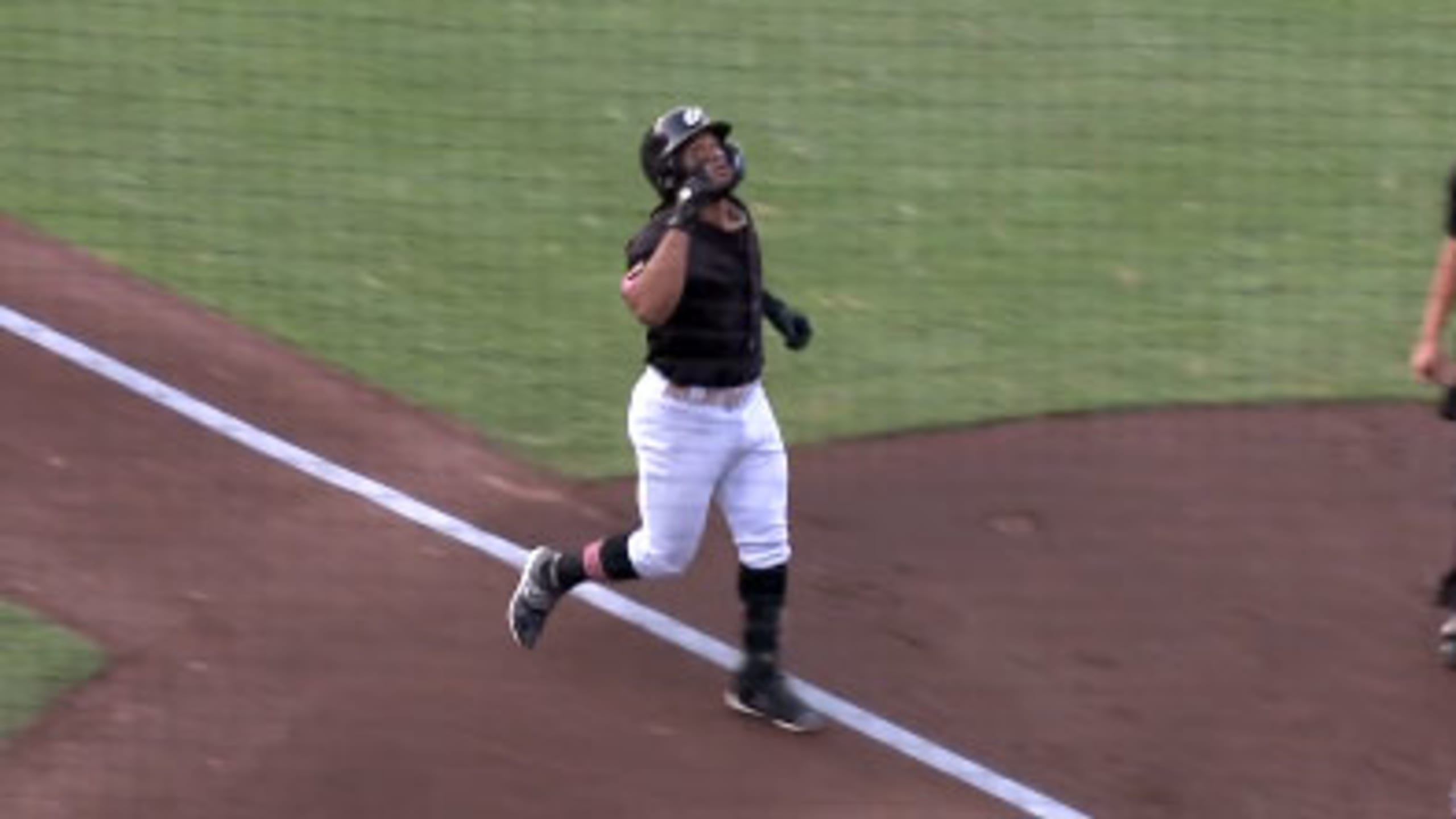 Eguy Rosario cranks solo homer