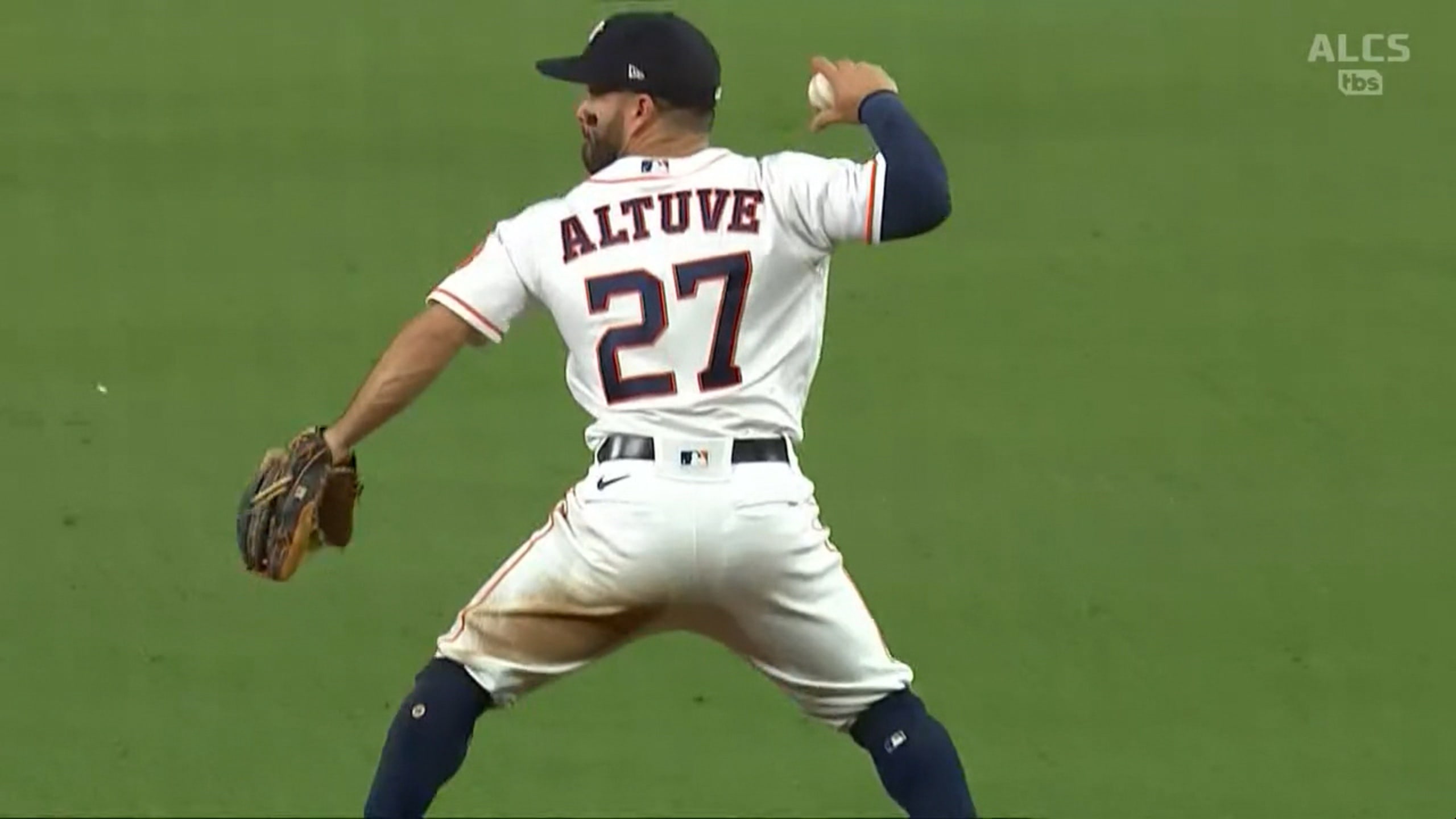 Two videos seem to confirm José Altuve was hiding something underneath his  jersey during ALCS, This is the Loop