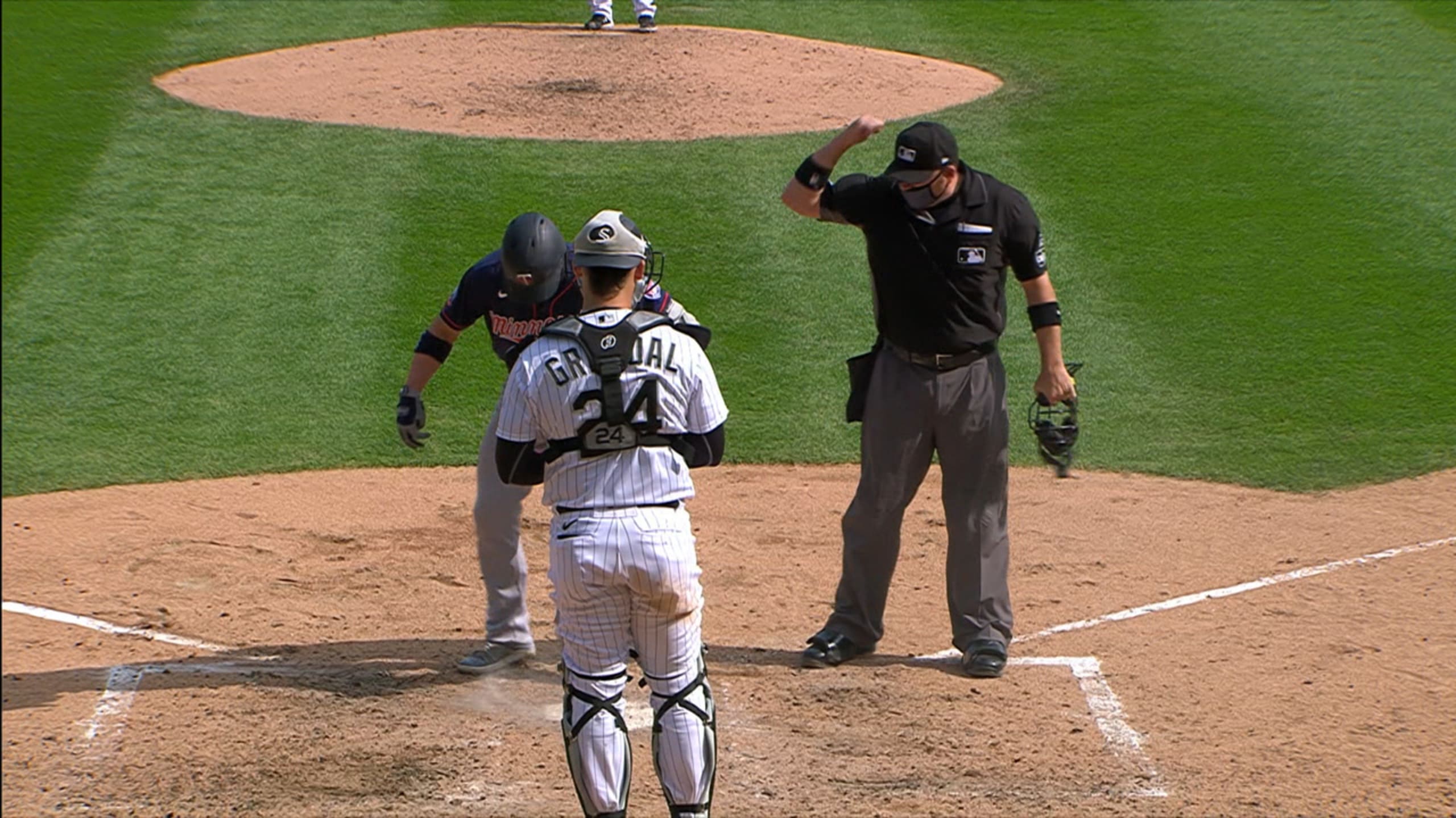 MLB on X: Minnesota, grab your umbrellas. Josh Donaldson, @Twins