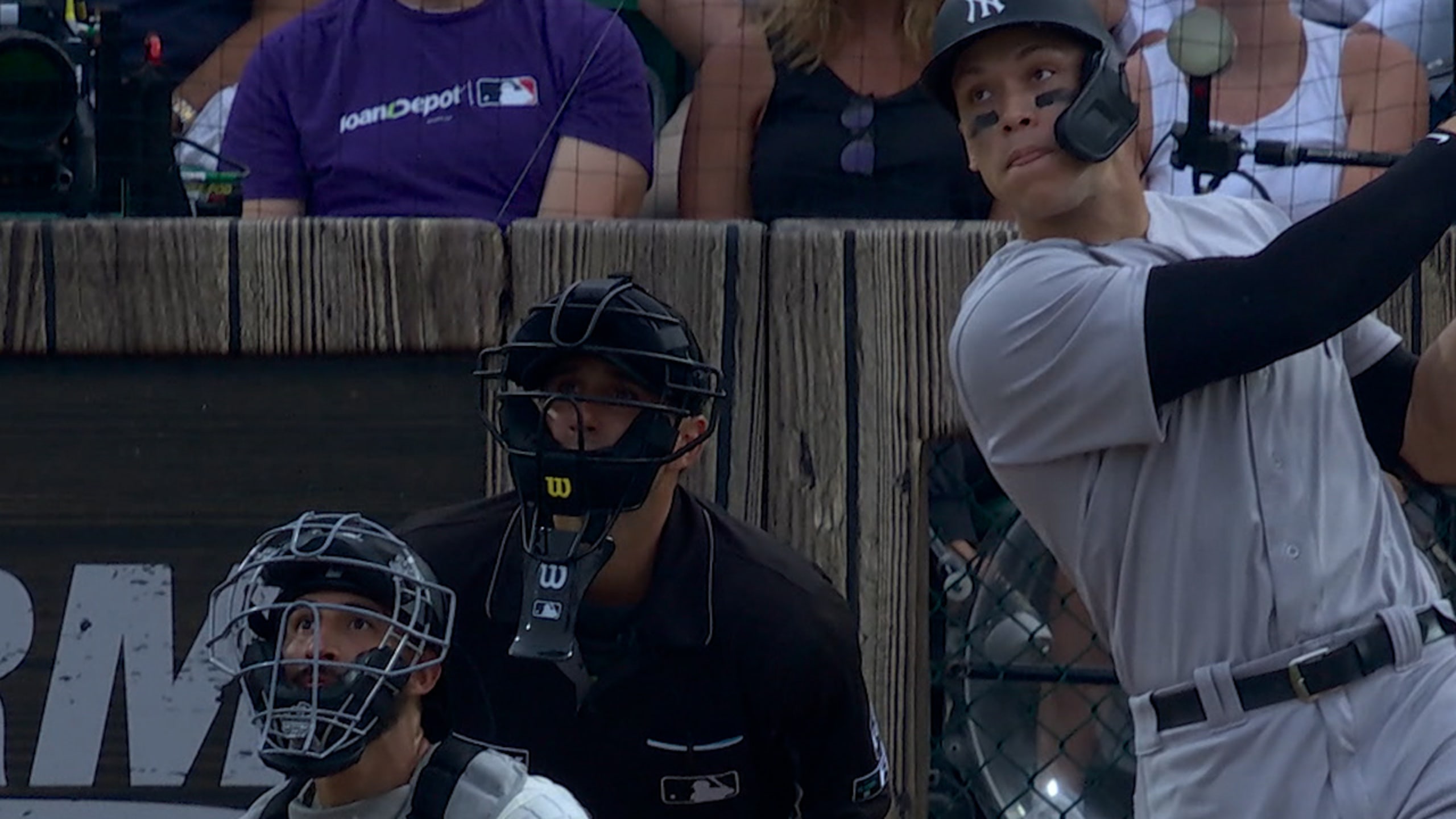 Watch: White Sox's Jose Abreu hits home run into corn during 'Field of  Dreams' Game 