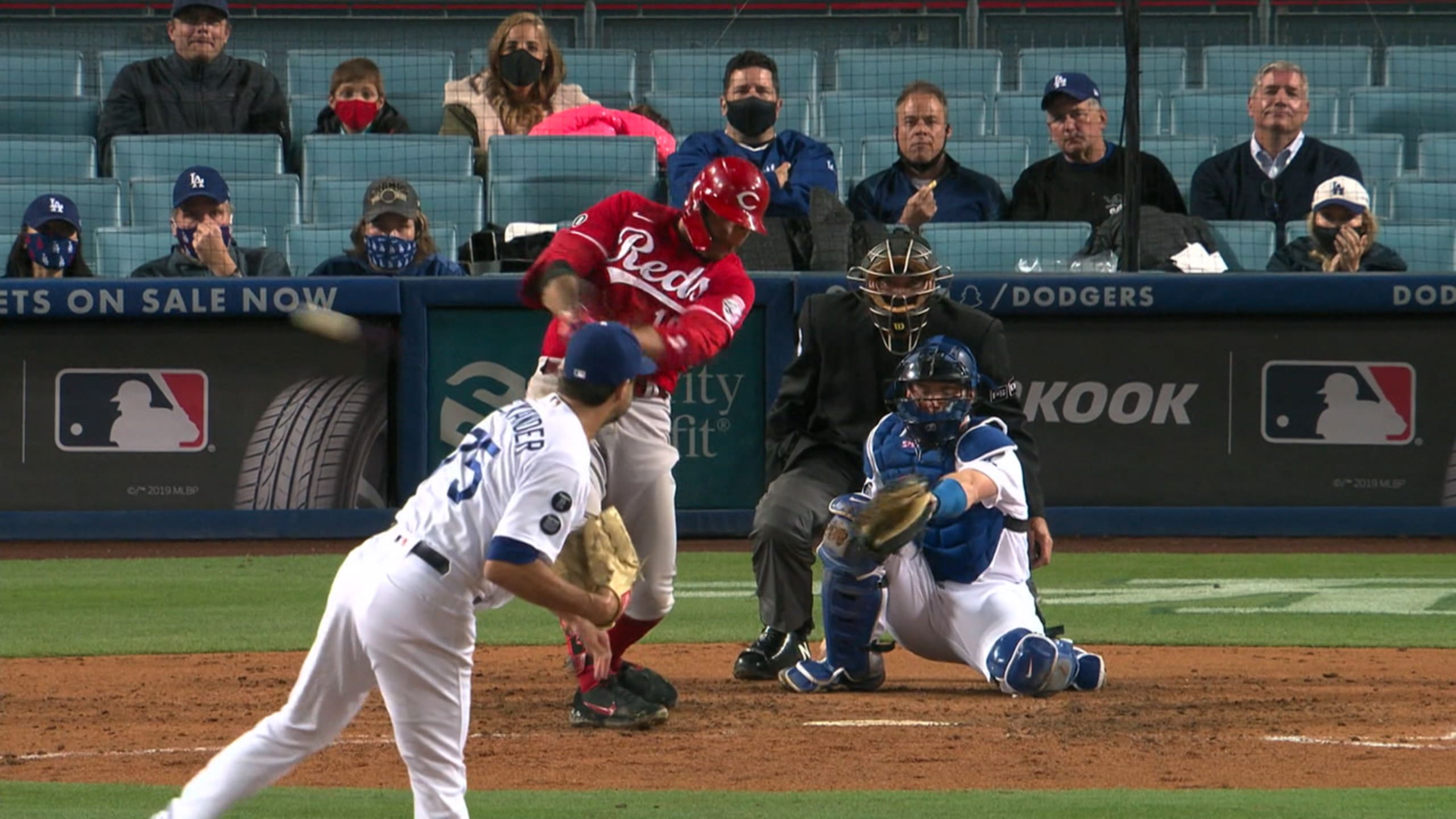 Jesse Winker homer leads Reds over Dodgers in extra innings 