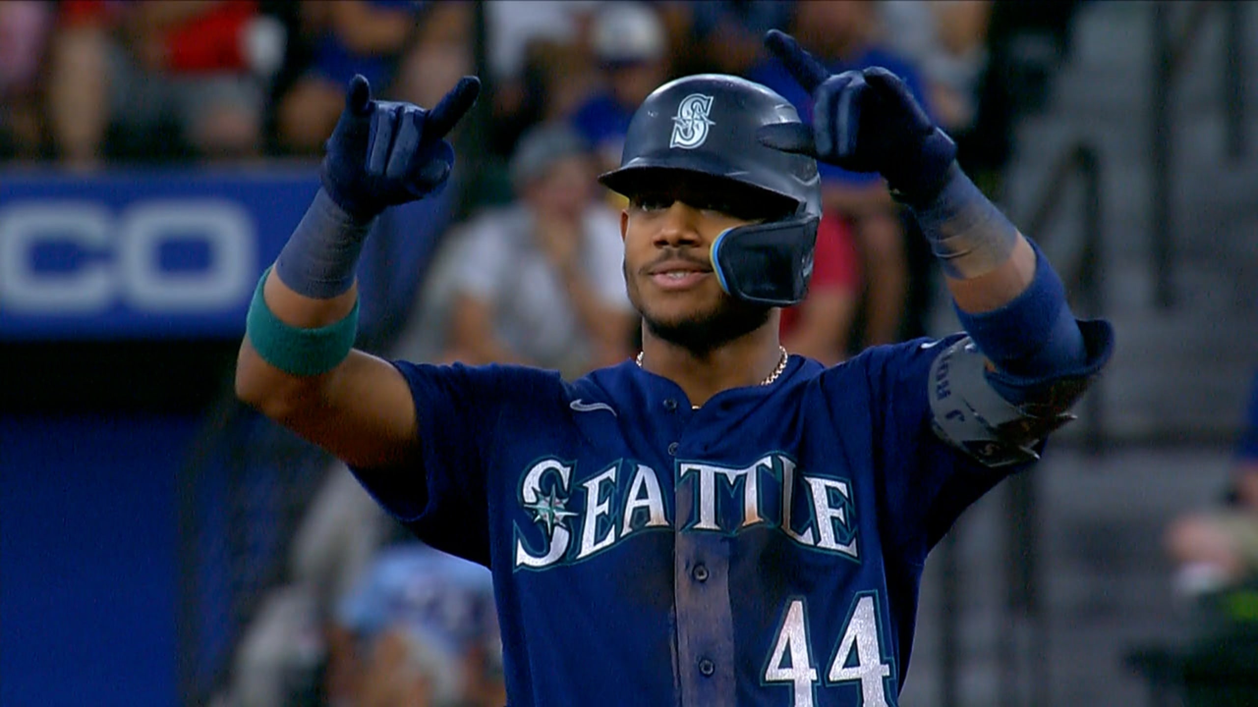 Seattle Mariners extend win streak to 14 games heading into All