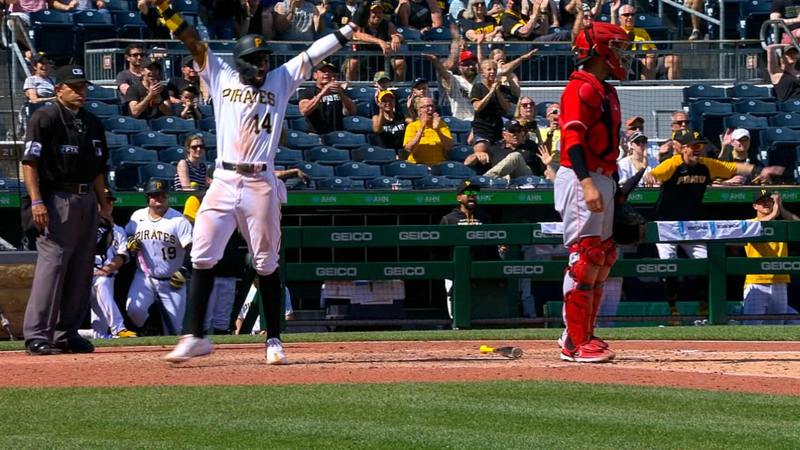 Ke'Bryan Hayes reaches on a fielding error by second baseman Alejo Lopez., 09/12/2022