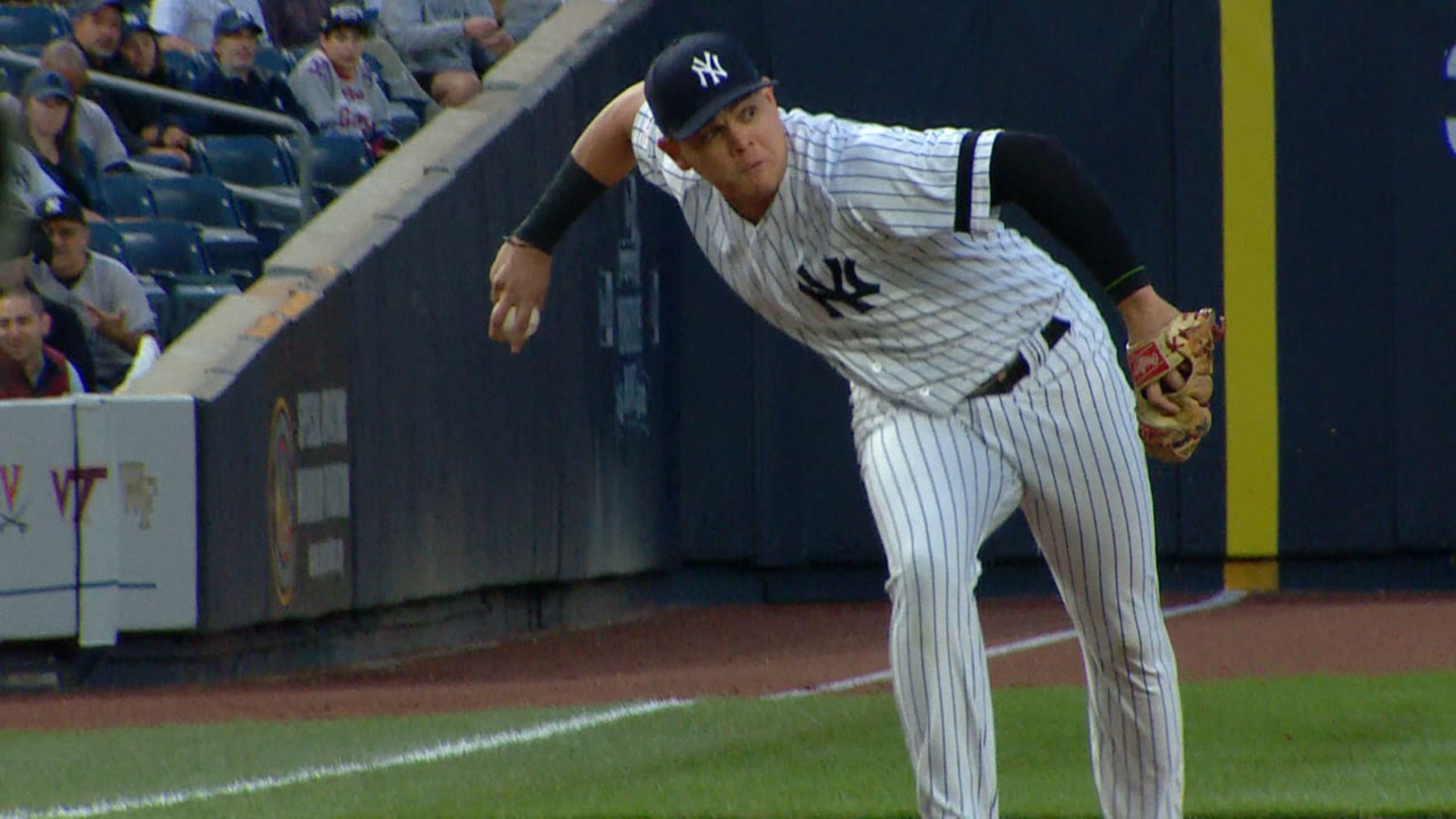 Yankees' Gio Urshela exits game after earning promotion