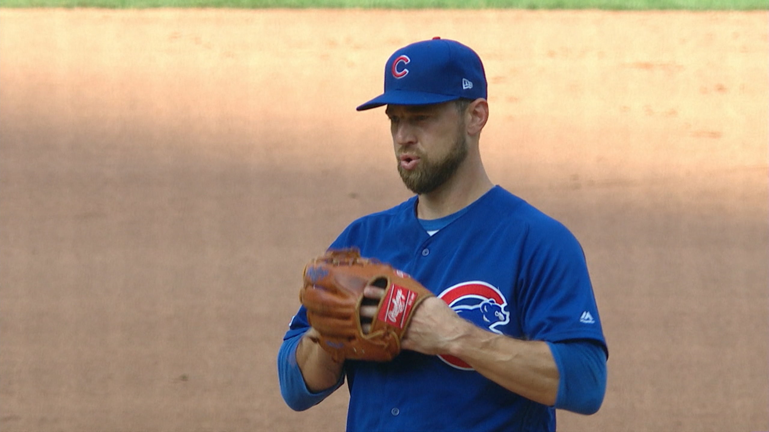 Cubs' Ben Zobrist back in black — cleats, that is — in defiance of