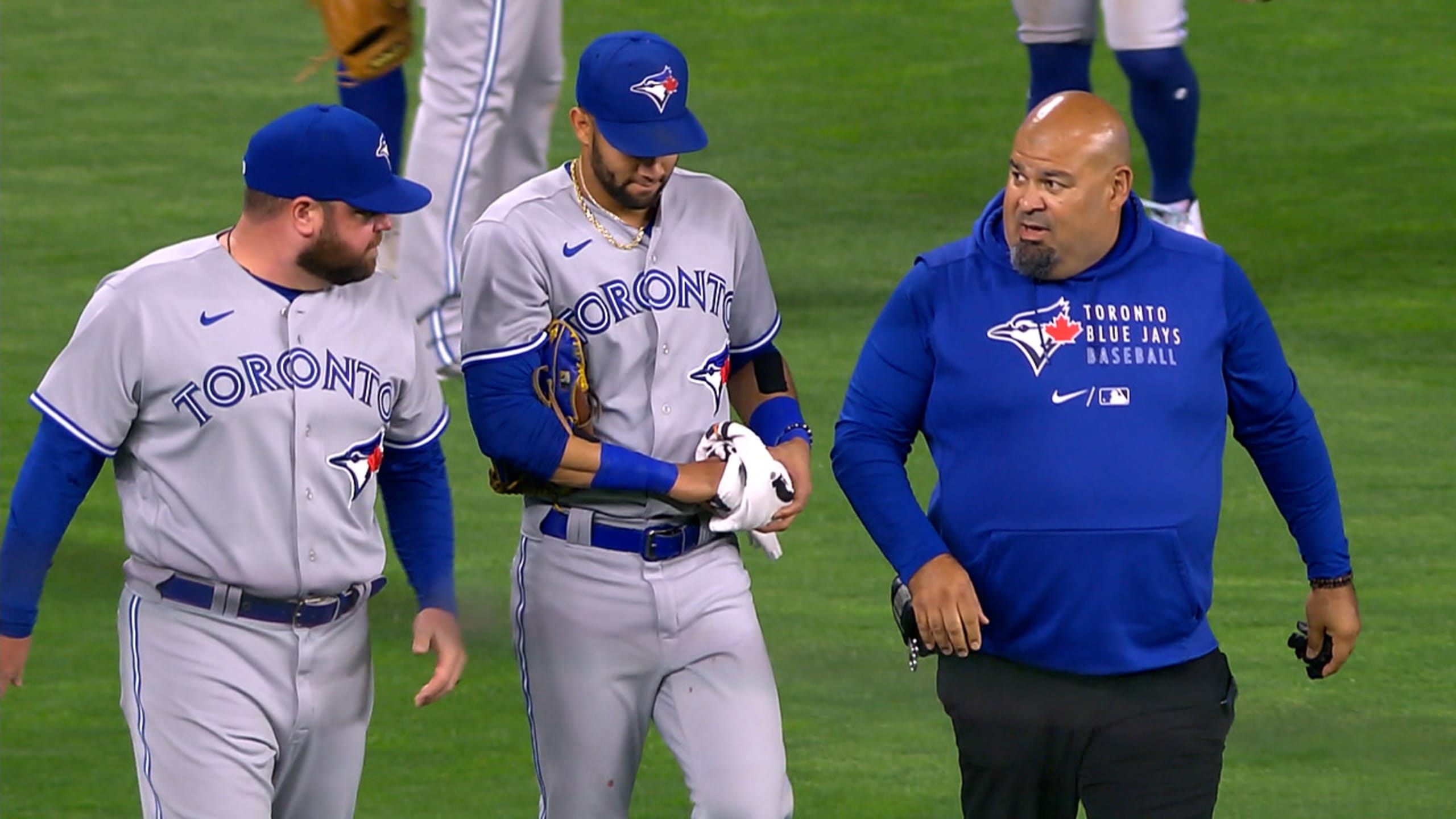 Blue Jays' Lourdes Gurriel Jr. has his historic hit streak put on hold by a  late injury