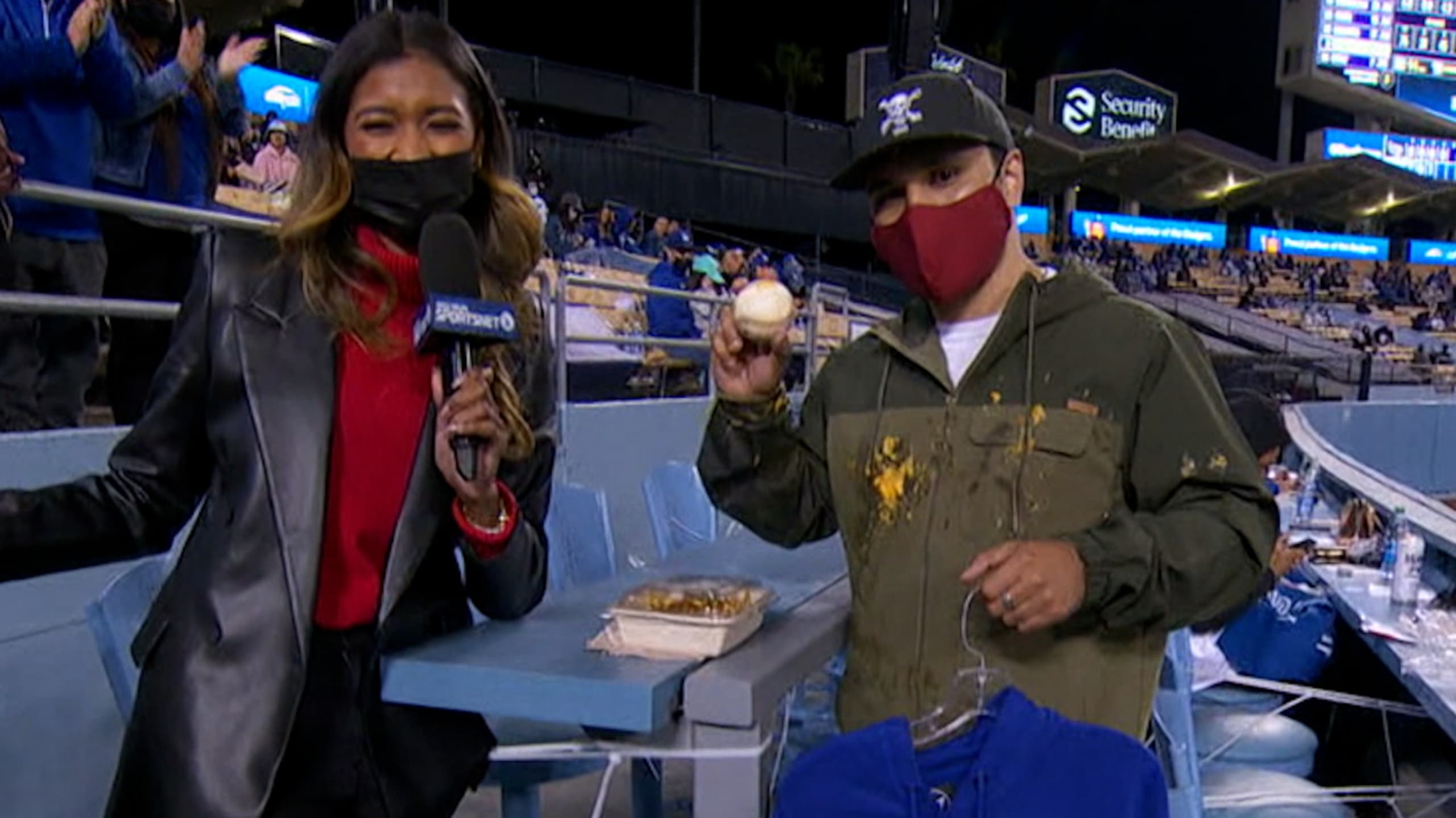 Dodgers' Justin Turner hits home run, destroys fan's nachos