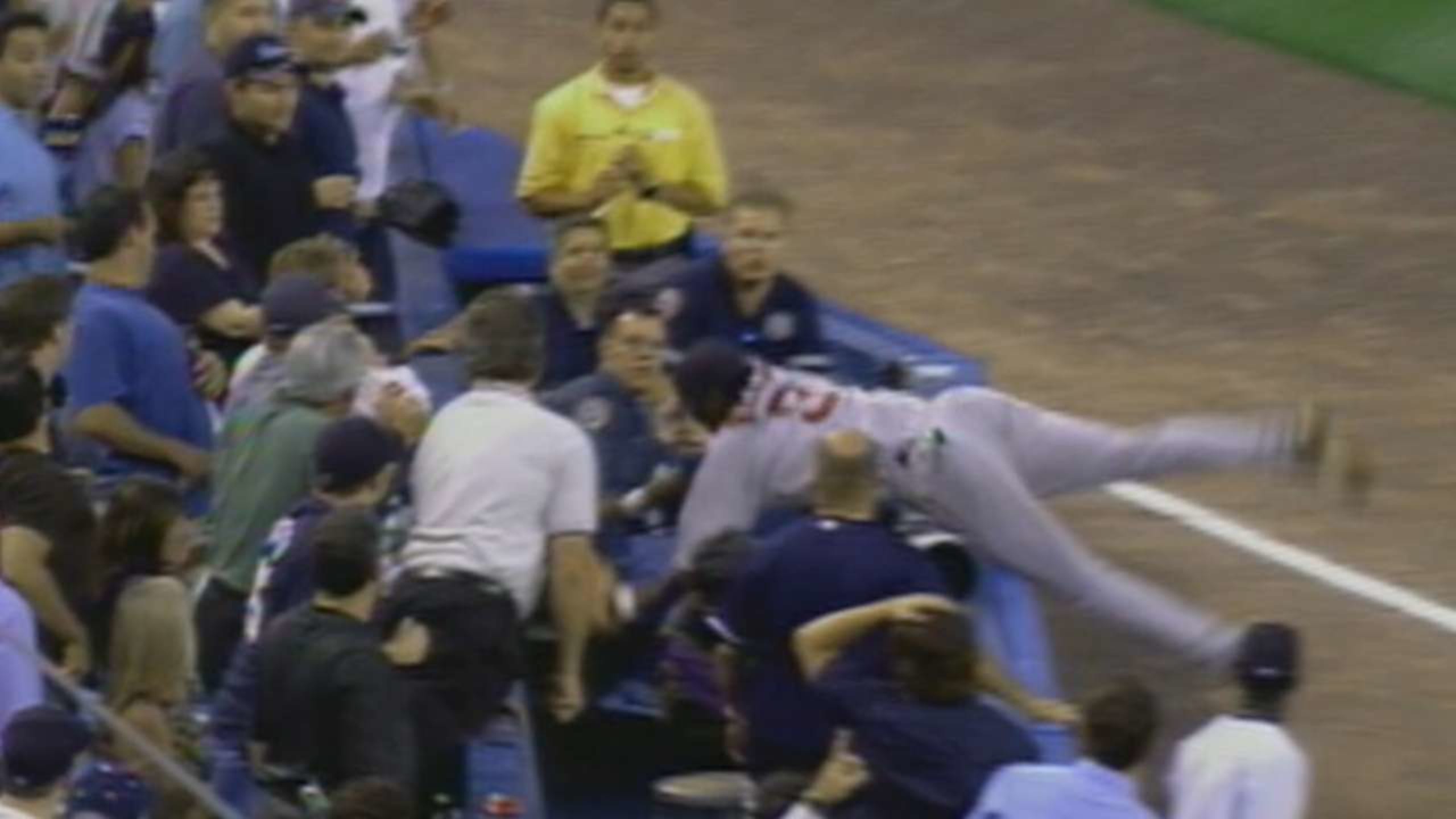 Fan rushes onto field mid-game to hug Derek Jeter