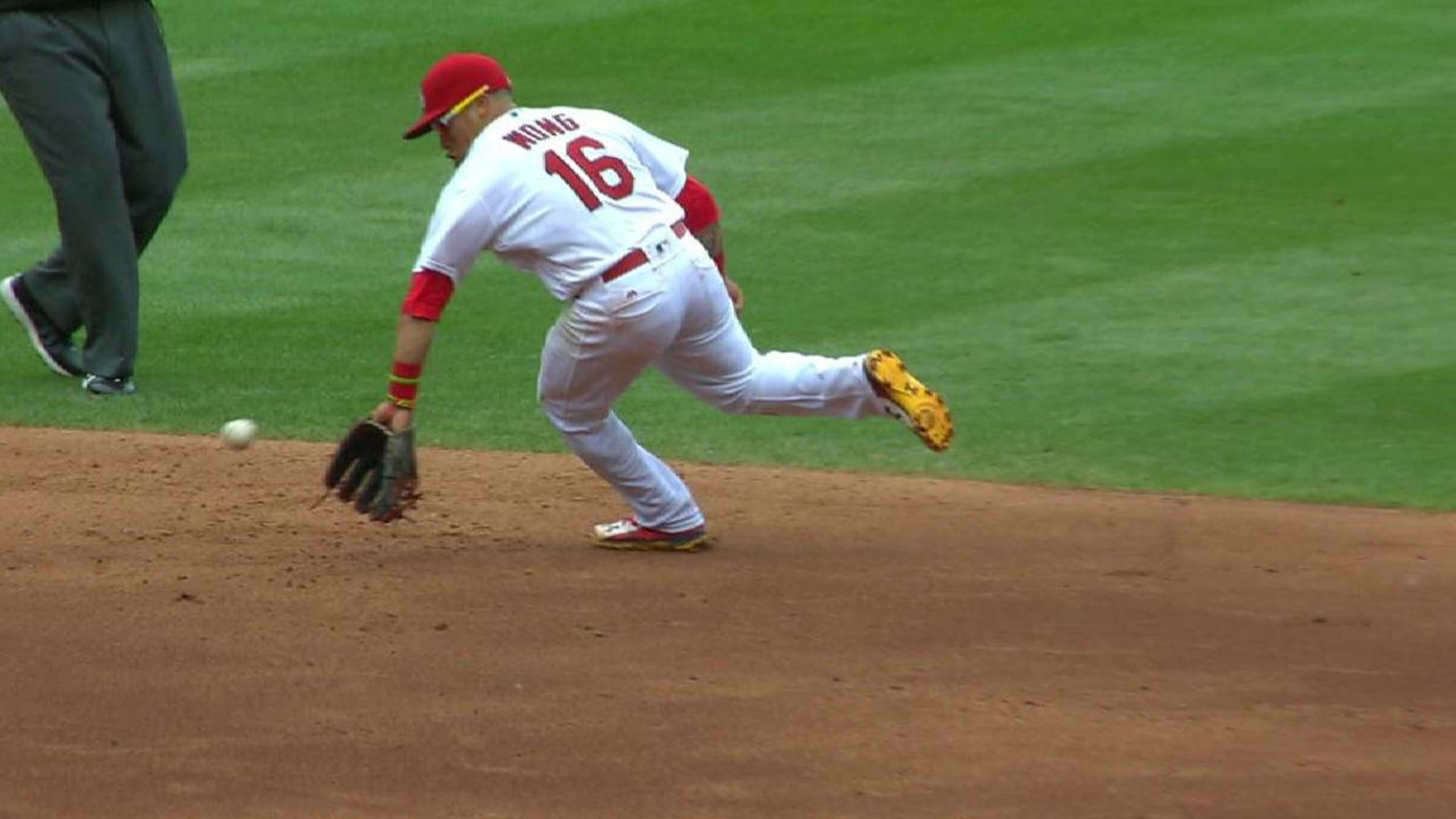 Ben Zobrist reaches on a fielding error by second baseman Kolten Wong.