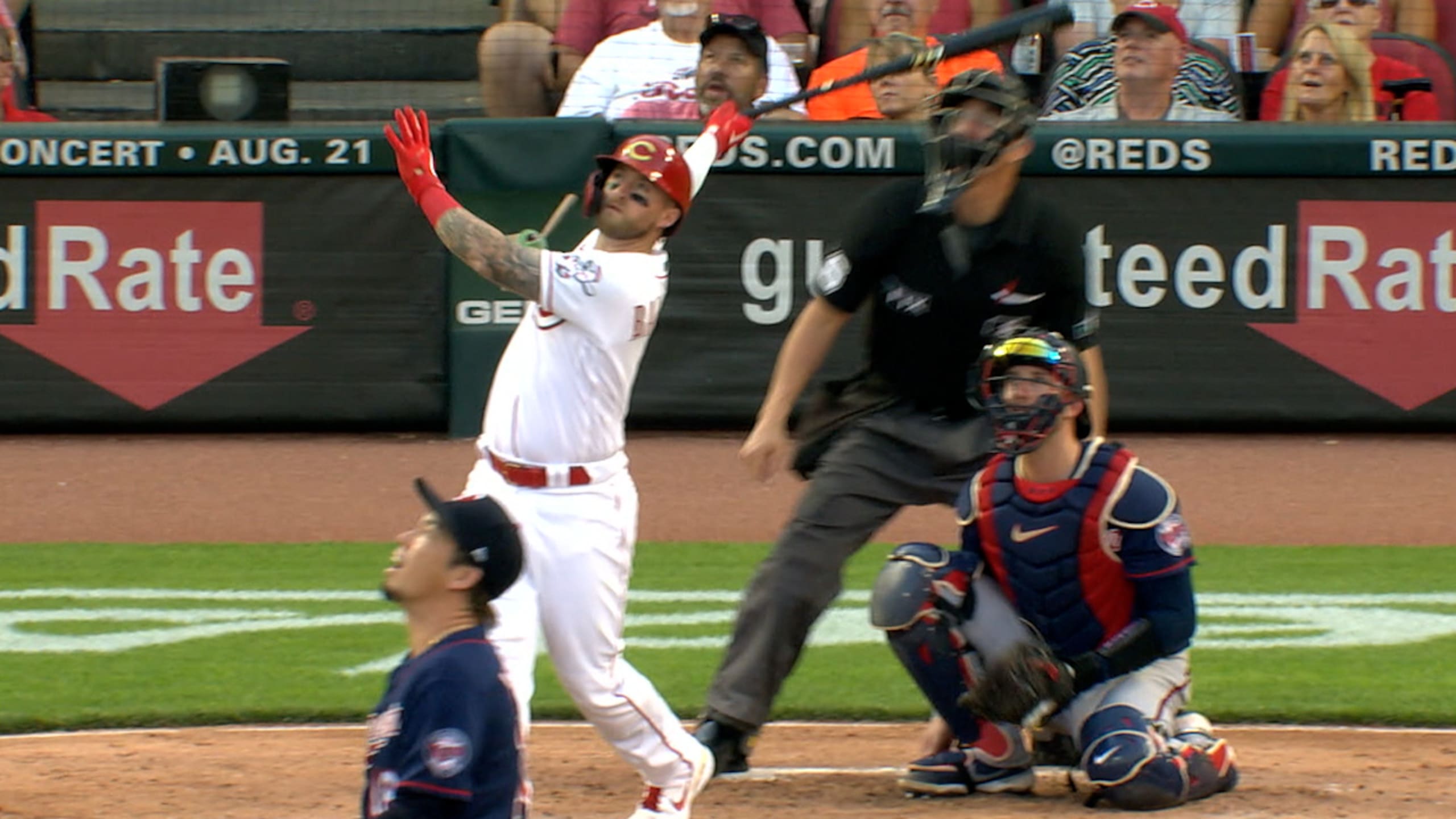 Cincinnati Reds' Jonathan India fixes his hair as he runs the