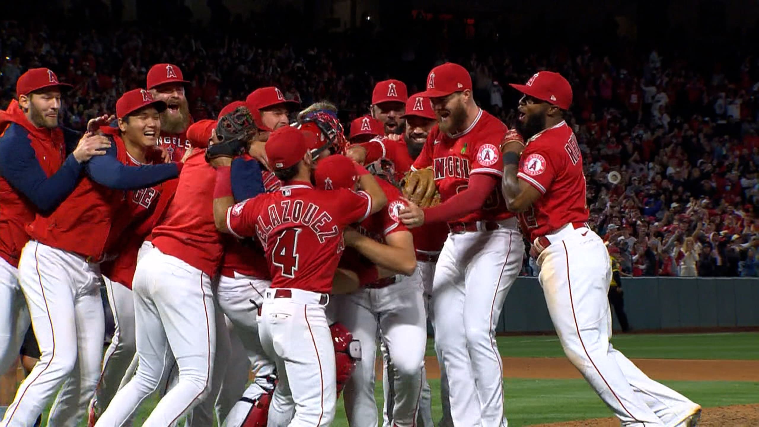 Angels lefty Reid Detmers has no-hitter thru 8 against Rays