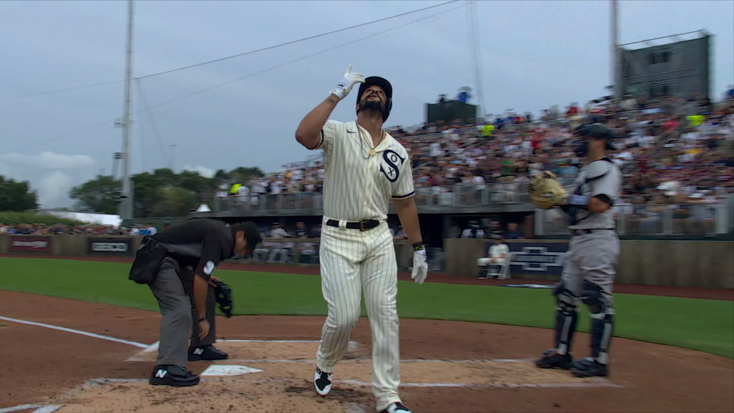 Aaron Judge hits two homers in Field of Dreams Game