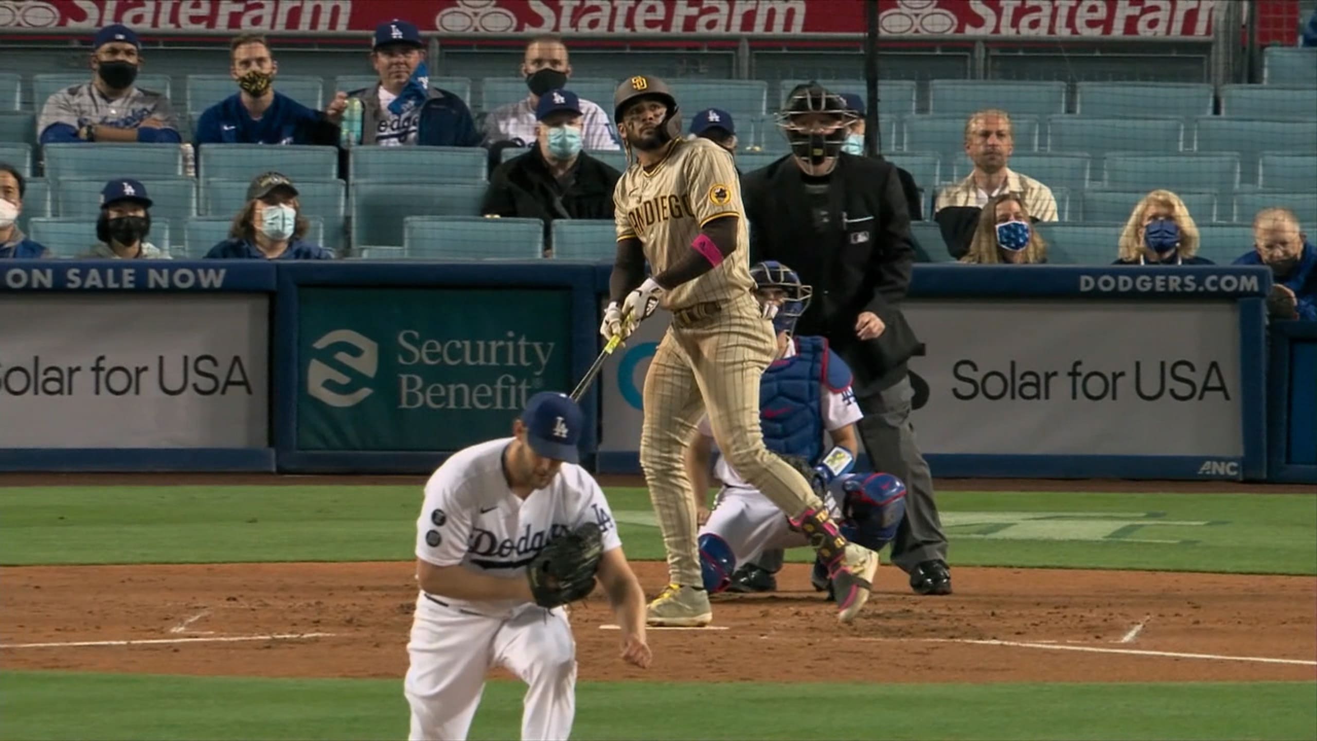 Padres' Fernando Tatis Jr. hits monster home run, delivers epic bat flip  vs. Dodgers