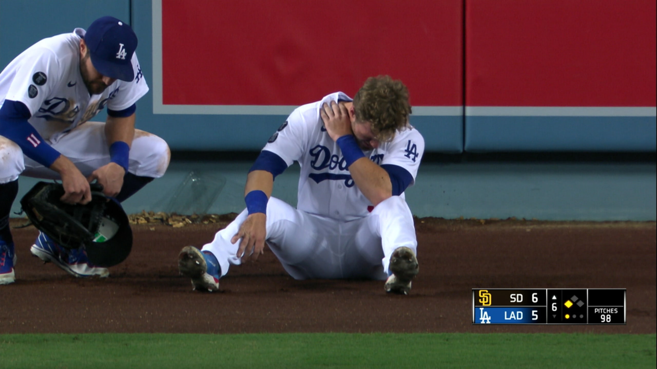 Dodgers have fun with Gavin Lux tape outline, Tony Gonsolin's cat