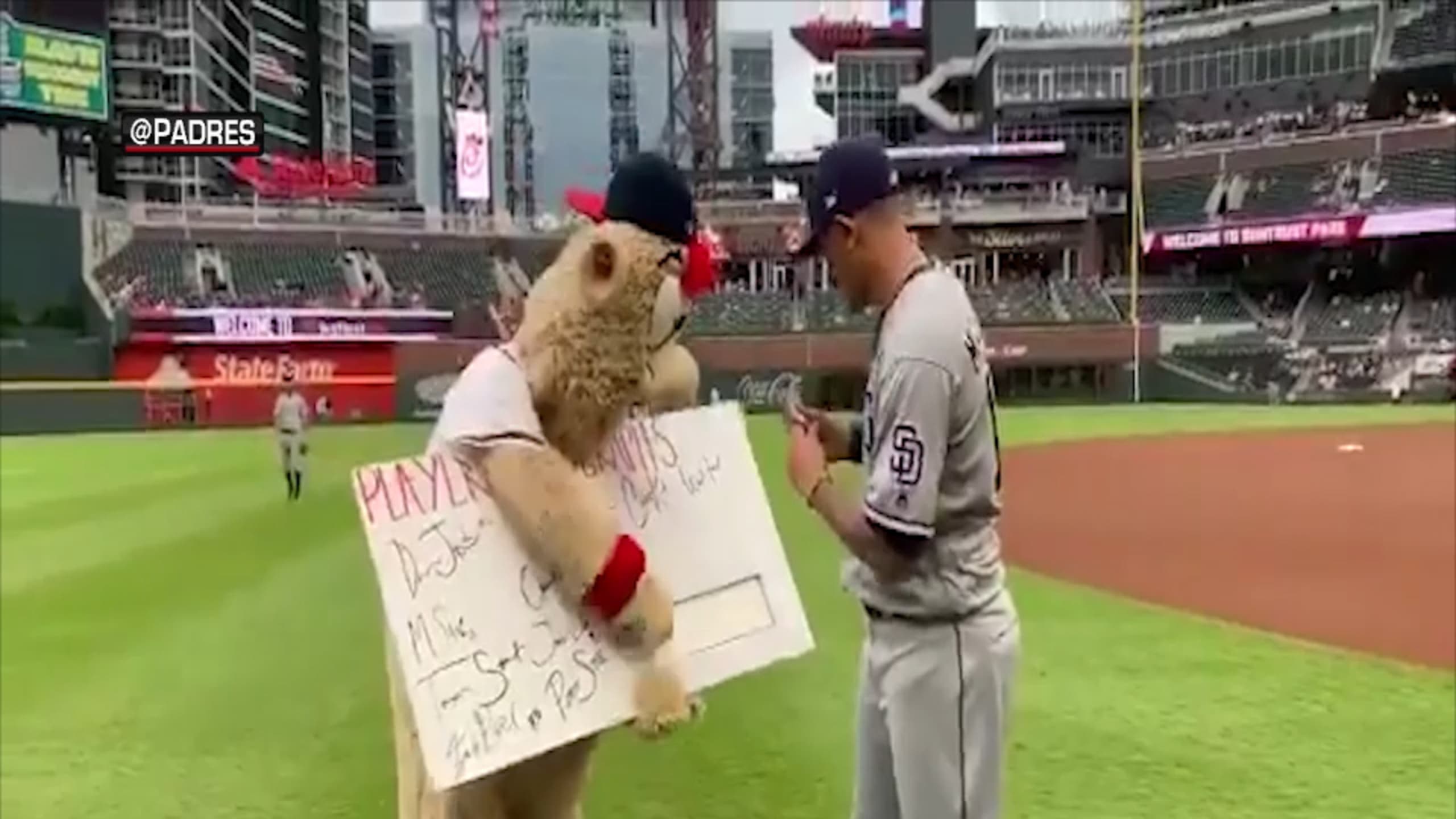 MLBマスコット大図鑑②】スター選手が「騙された」ことも