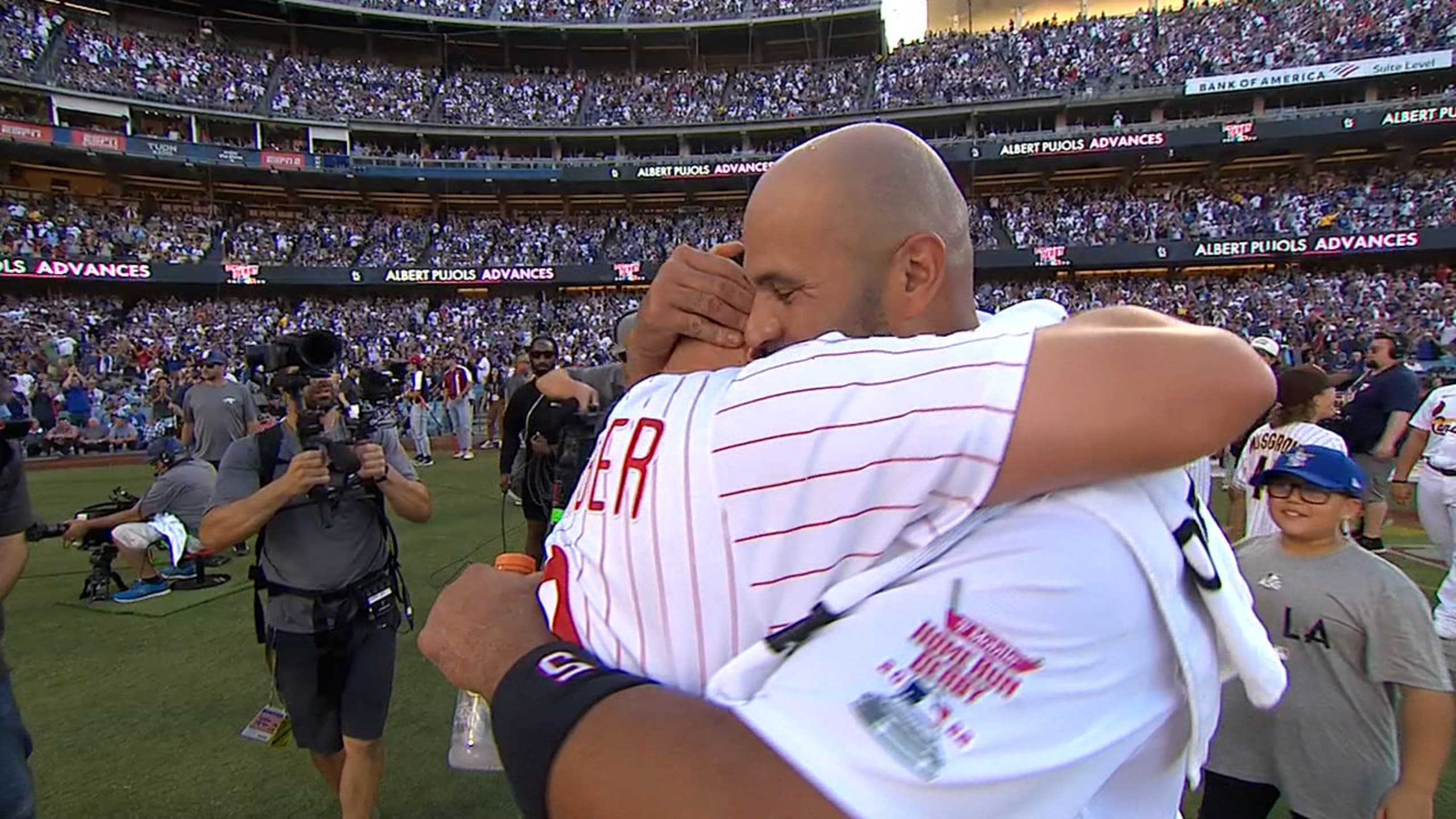 Albert Pujols steals show at 2022 MLB Home Run Derby with upset over Kyle  Schwarber 