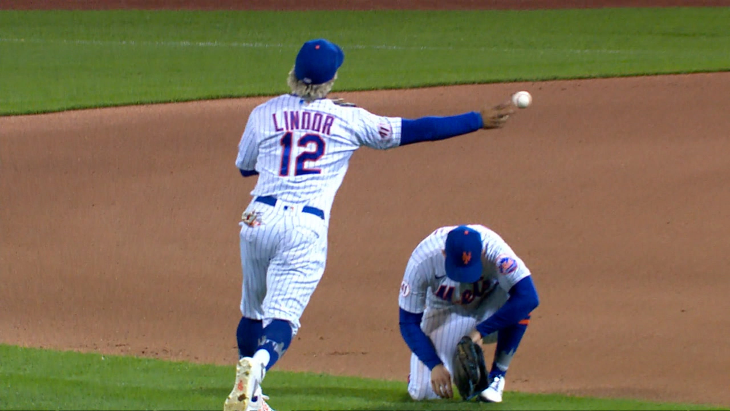 New York Mets' Jeff McNeil Exits Game After Scary Collision With