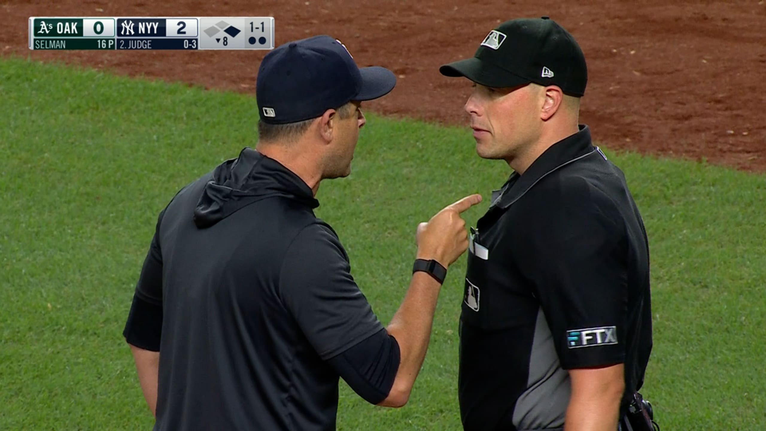 Aaron Boone gets ejected in 8th