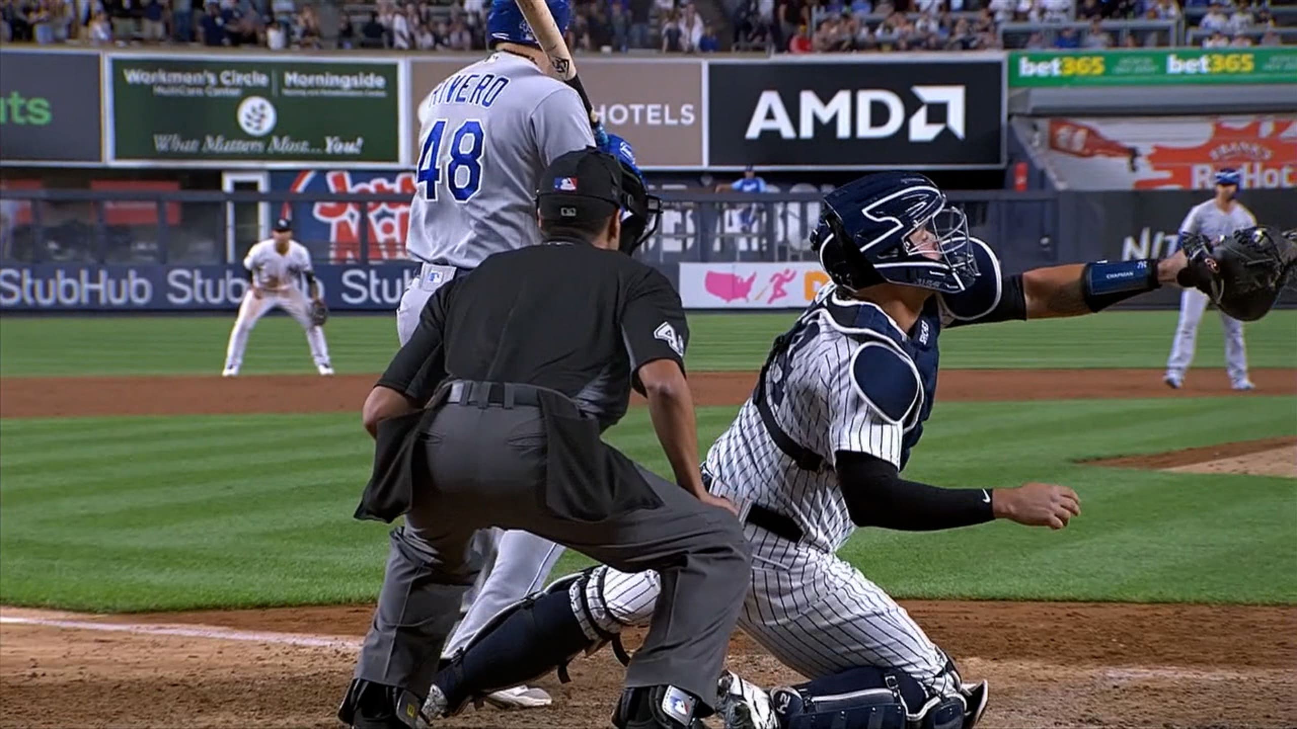 Aroldis Chapman signing with Royals after ugly Yankees ending