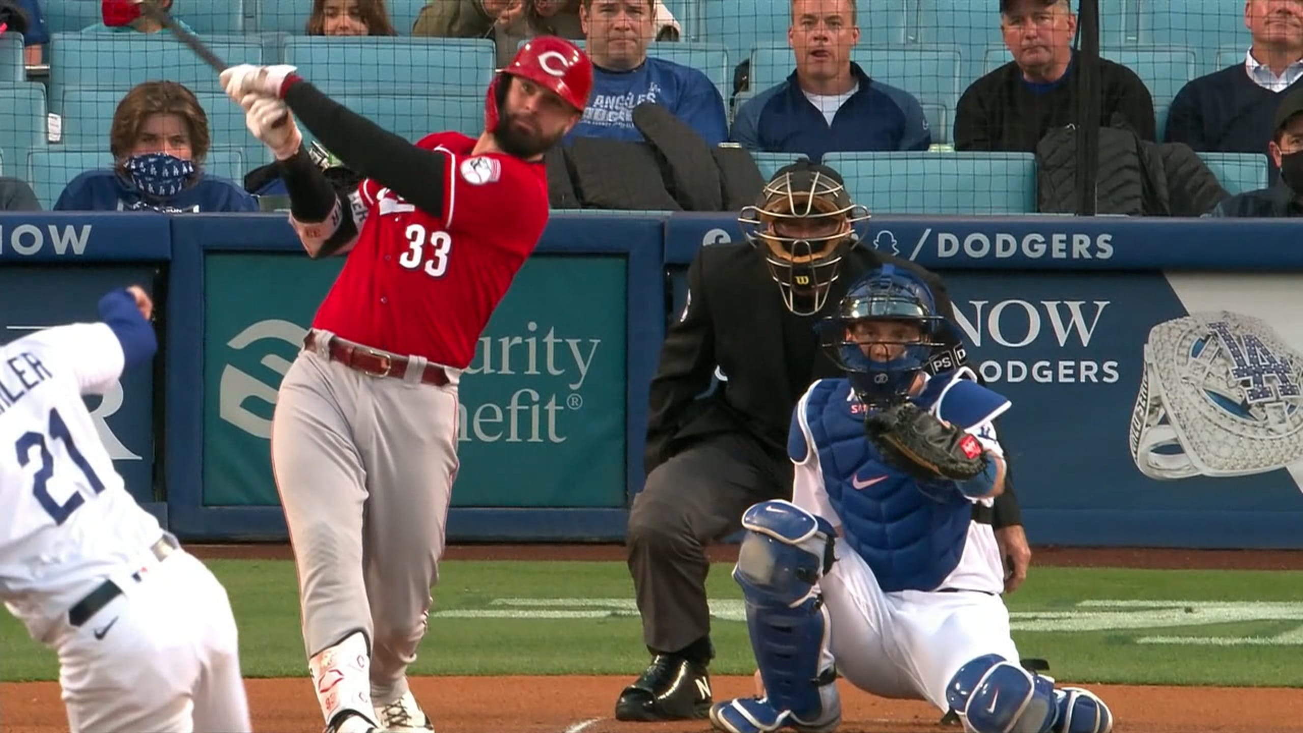 Jesse Winker flips off Angels fans after brawl