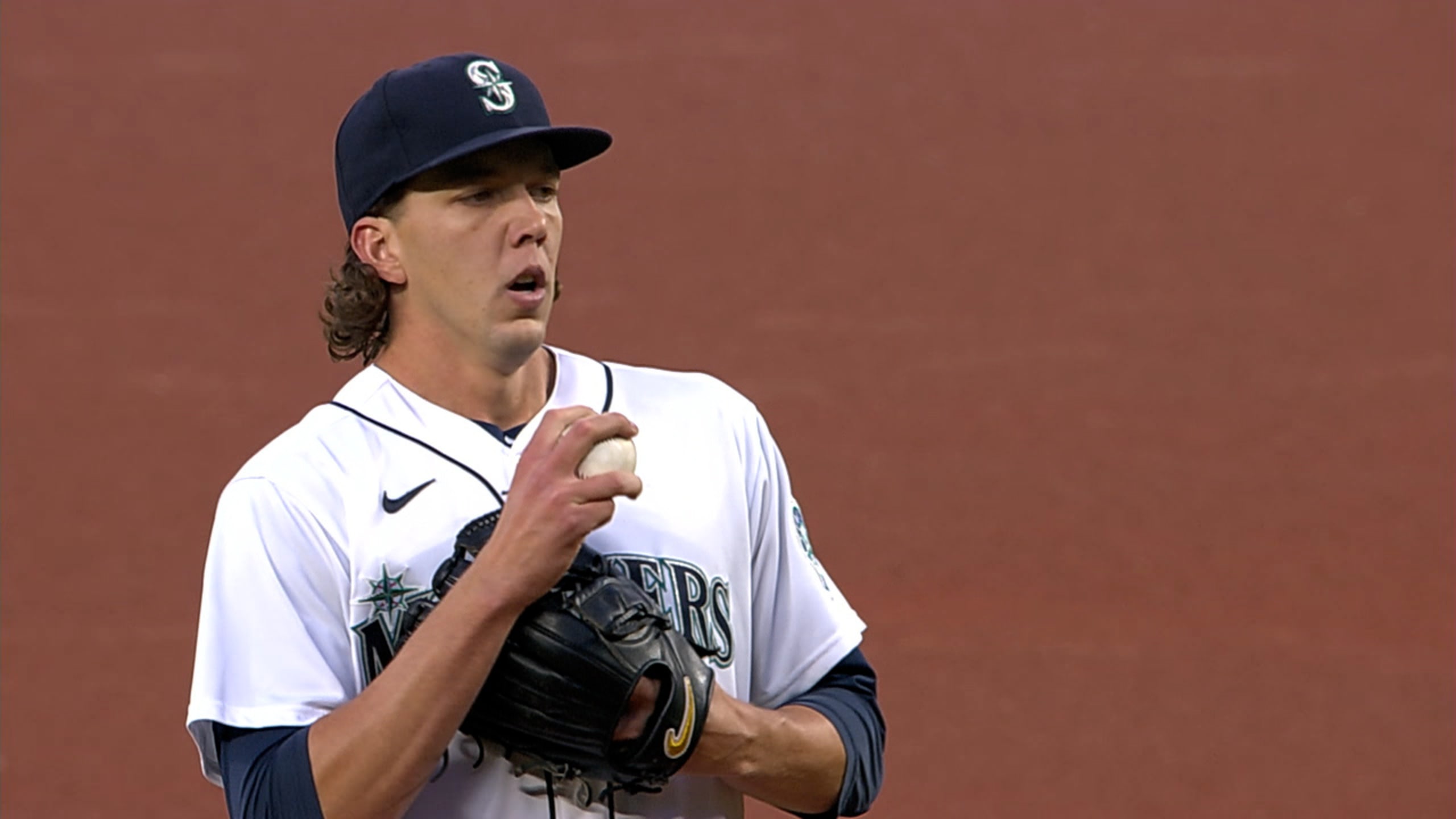 Kyle Seager hit a Rangers fan in the beans with his game-winning